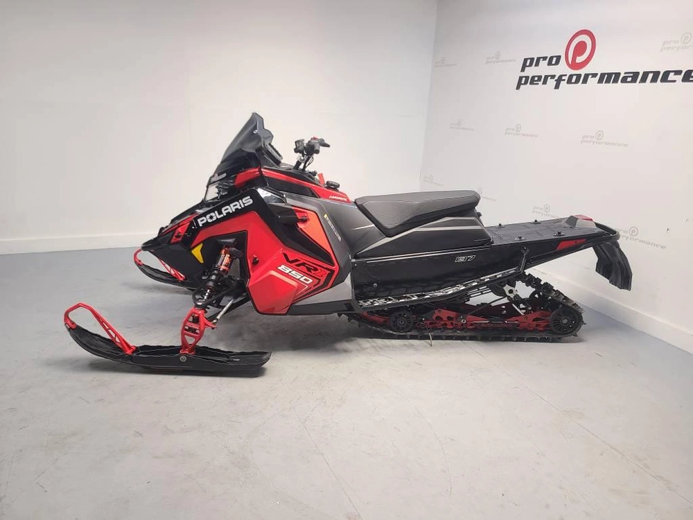 Polaris 850 Indy Vr1 Dynmx 137 2026 alt