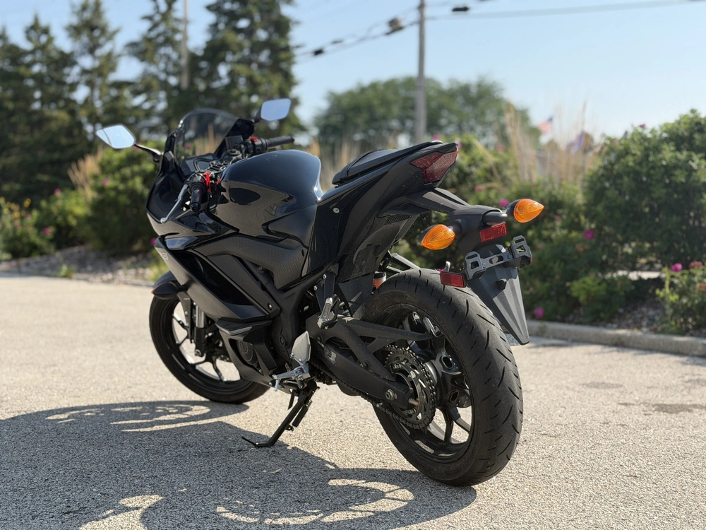 2023 Yamaha Yzf-r3 alt