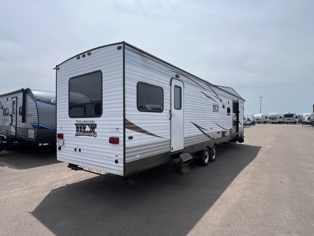2016 Forest River Wildwood 39fden alt
