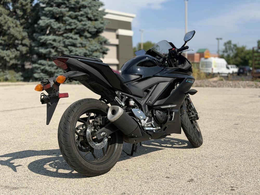 2023 Yamaha Yzf-r3 alt