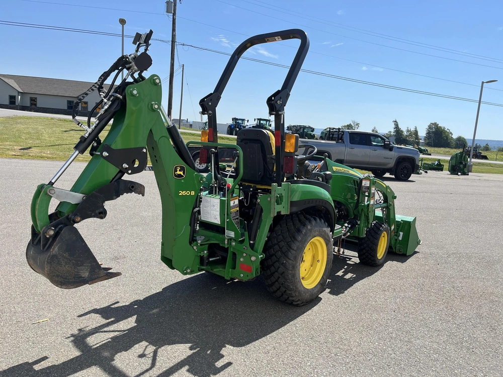 2021 John Deere 2025r alt