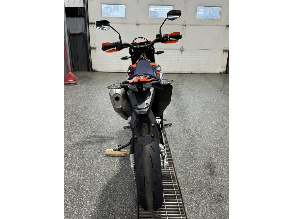 2026 Ktm 690 Smc R alt