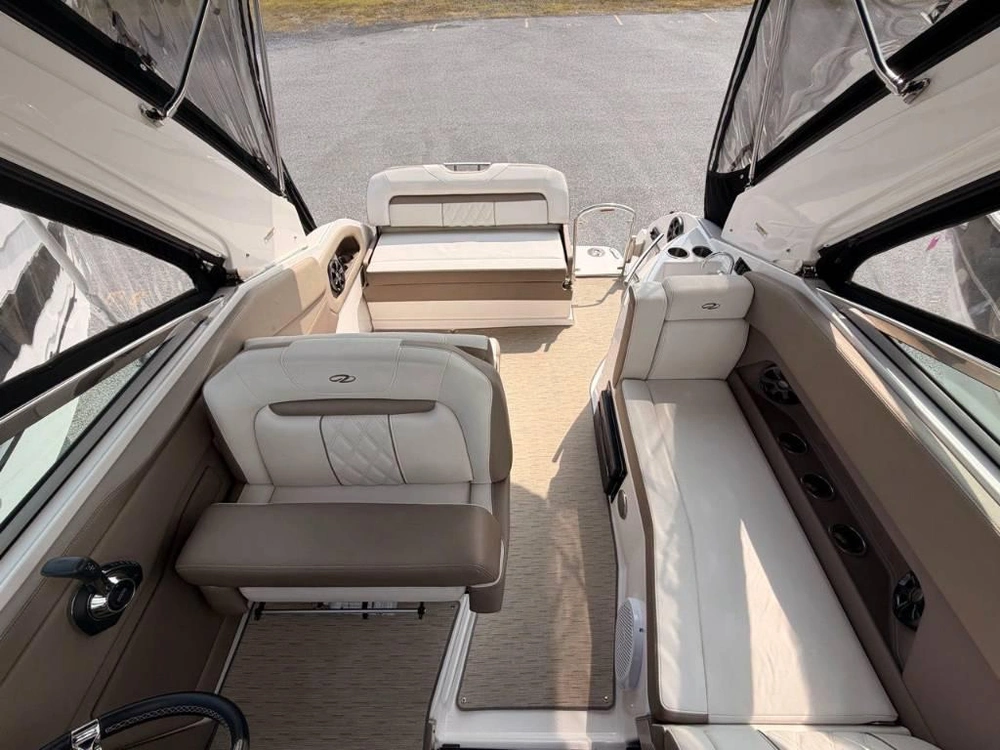 Regal 28 Express 2018 alt