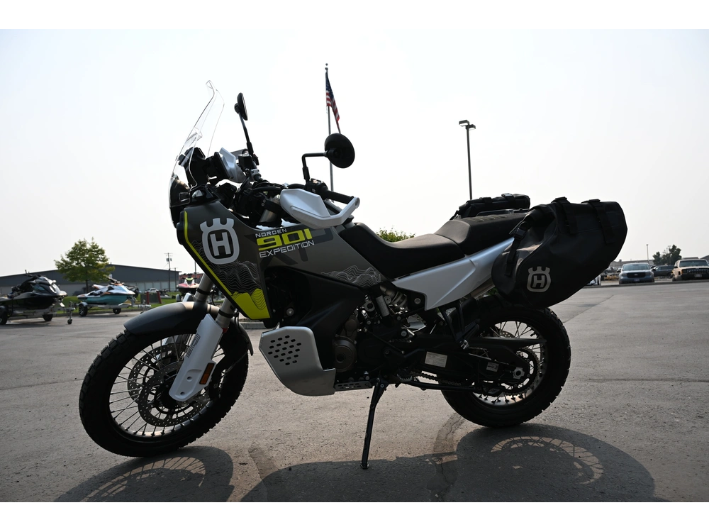 2027 Husqvarna Norden 901 alt