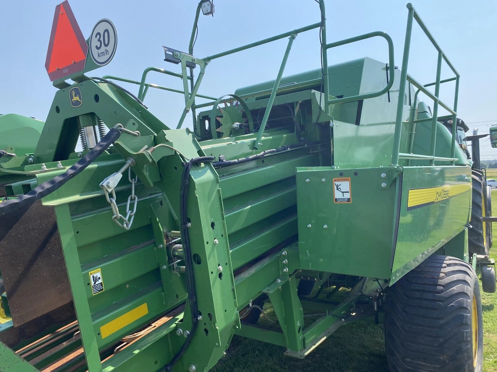 2021 John Deere L331 alt