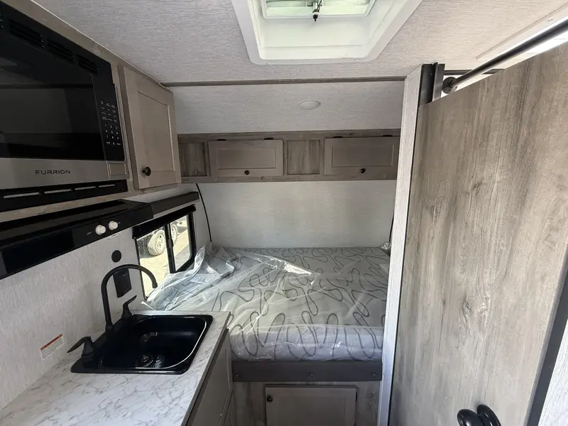 2027 Sunset Park RV Sunray 149