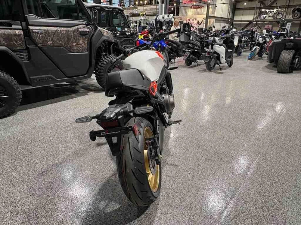 2026 Yamaha Xsr900 alt