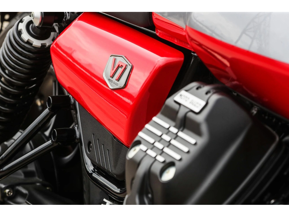 Moto Guzzi V7 Stone Corsa 2024 alt