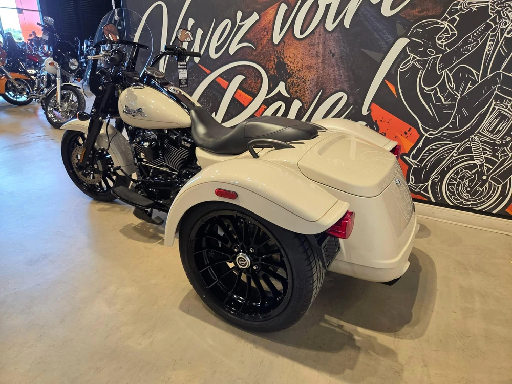 Harley-davidson Freewheeler Flrt 2023 alt