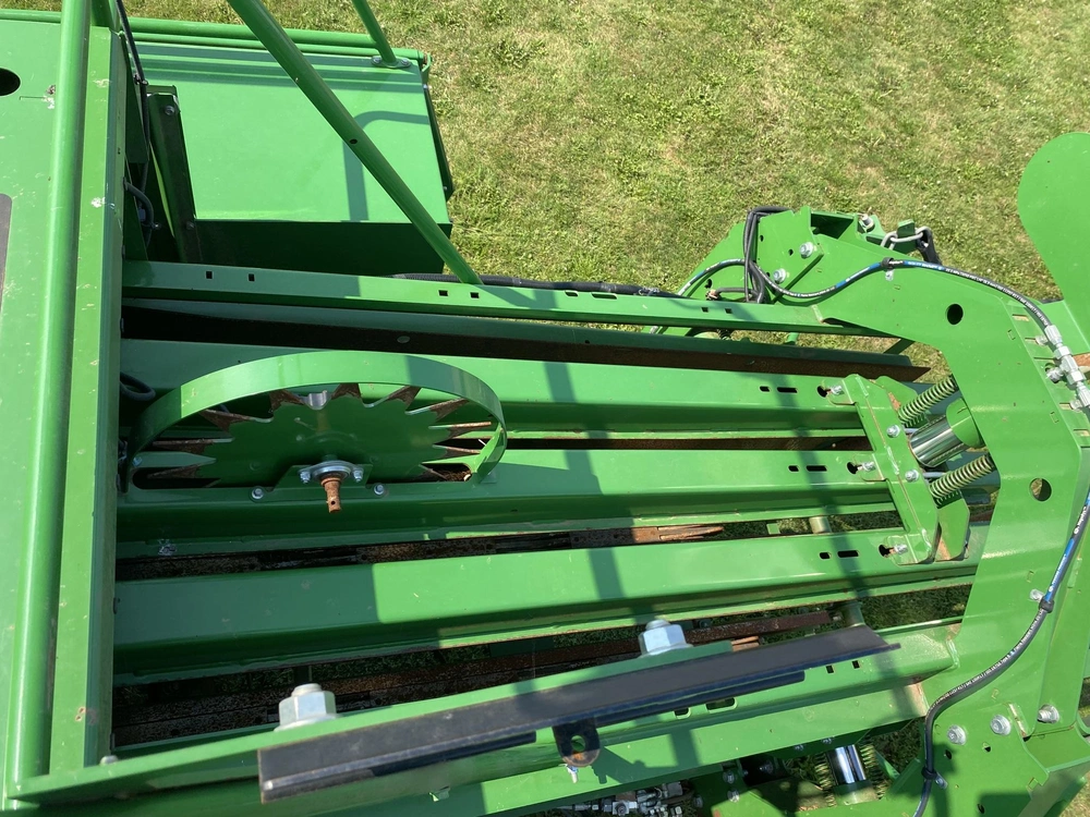 2021 John Deere L331 alt