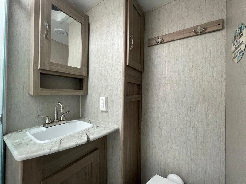 Coachmen Freedom Express 259fkds 2021 alt