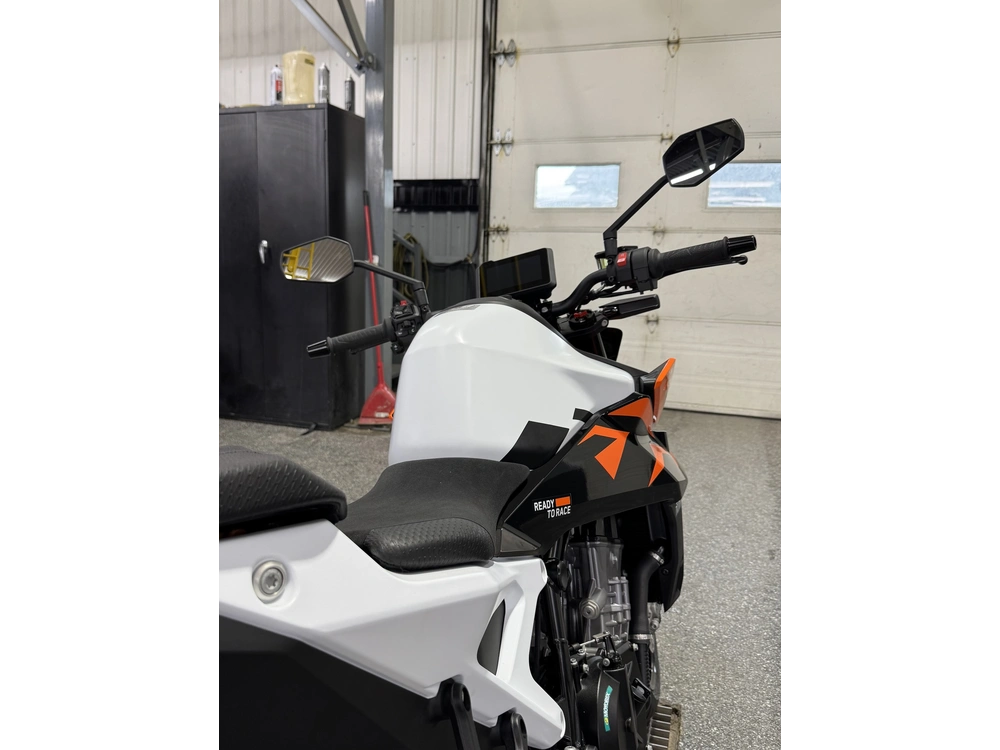 2027 Ktm 990 Duke alt