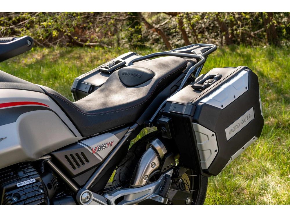 Moto Guzzi V85tt Travel 2023 alt
