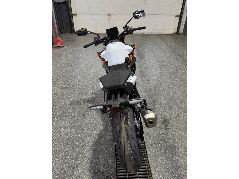 2027 Ktm 990 Duke alt