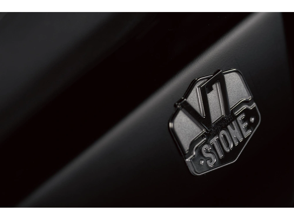 Moto Guzzi V7 Stone 2023 alt