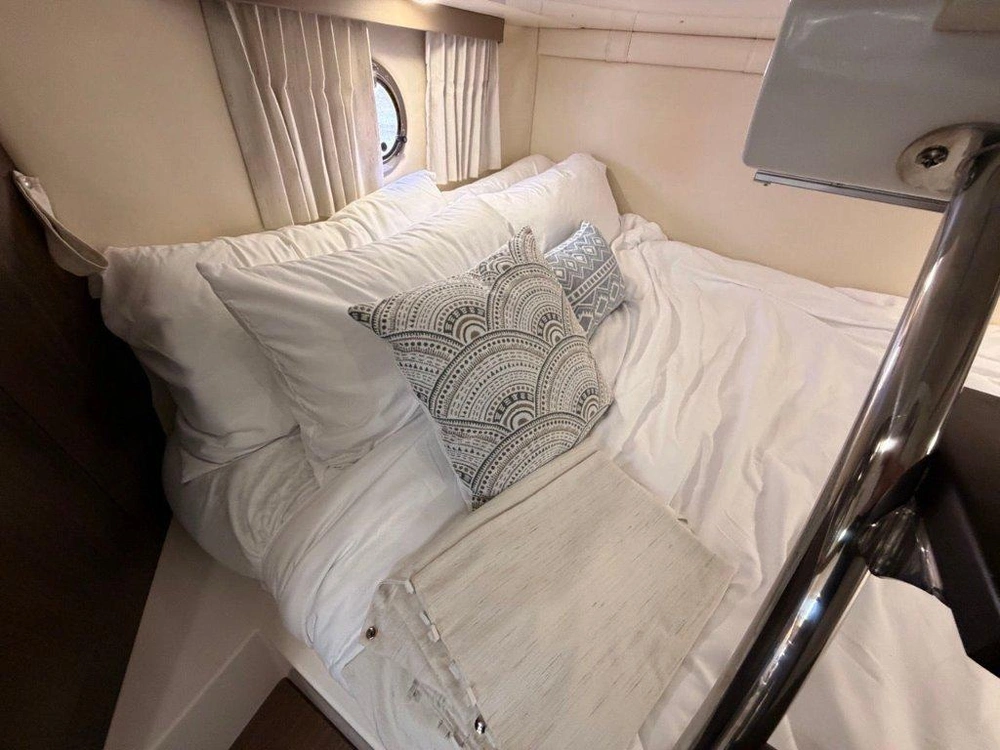 Regal 28 Express 2018 alt