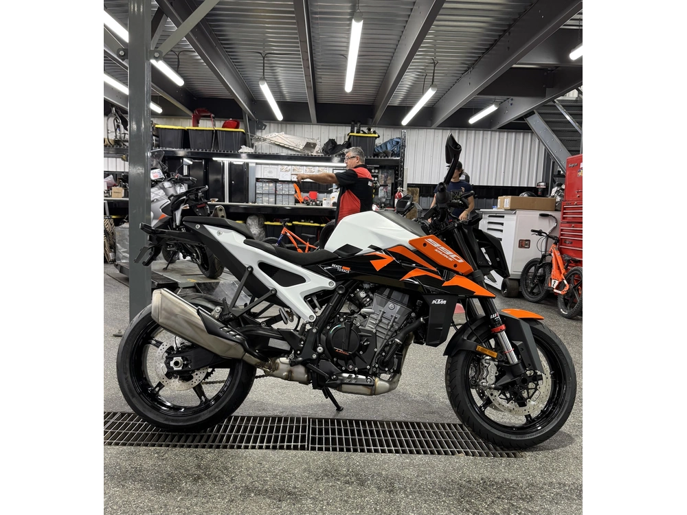 2027 Ktm 990 Duke alt
