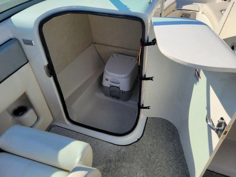 Sea Ray Sundeck 230/ Mercruiser 350 2009 alt