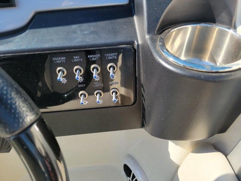 Sea Ray Sundeck 230/ Mercruiser 350 2009 alt