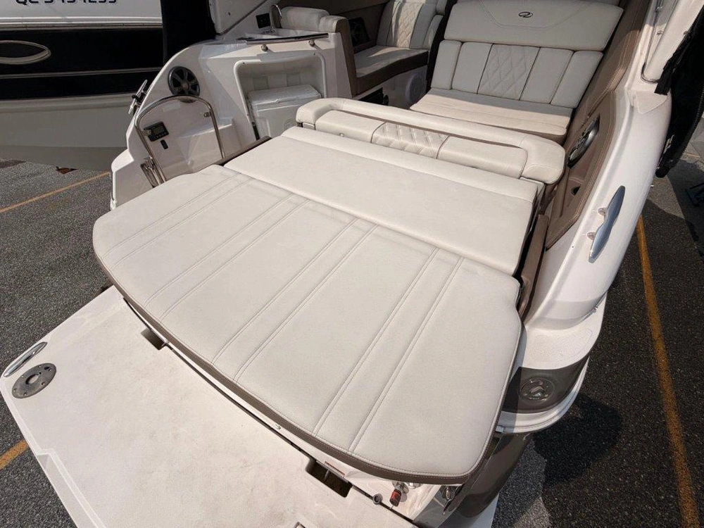 Regal 28 Express 2018 alt