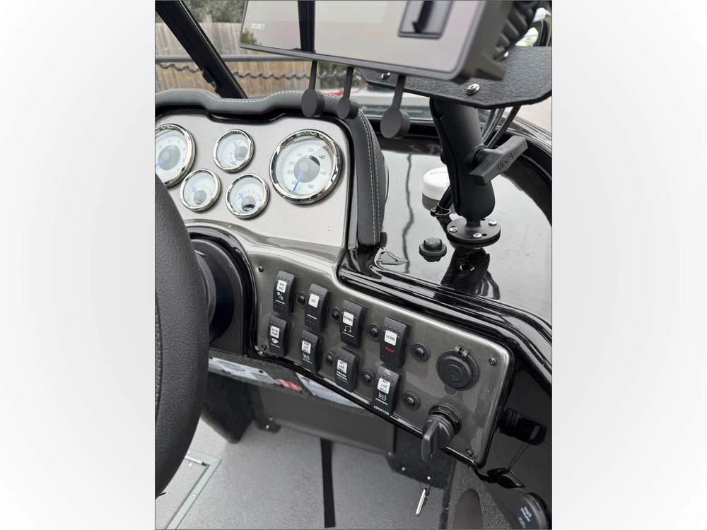 2026 Smoker-craft Ultima 182 Dc alt