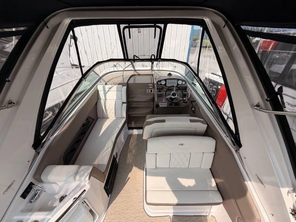 Regal 28 Express 2018 alt