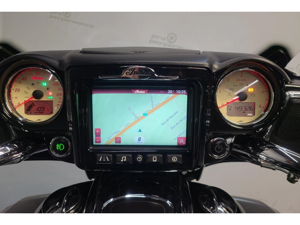 Indian Motorcycle Roadmaster 2018 alt