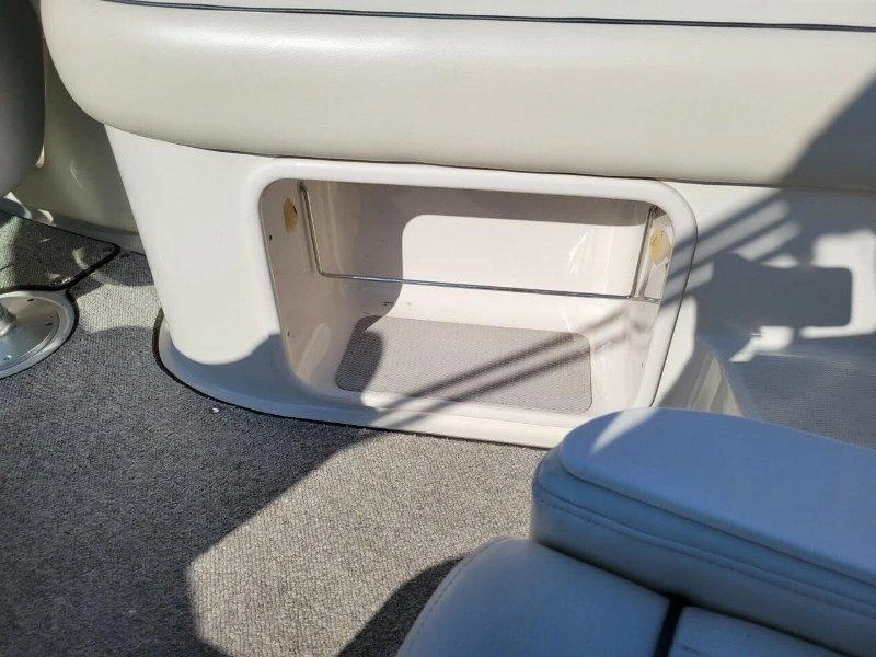 Sea Ray Sundeck 230/ Mercruiser 350 2009 alt