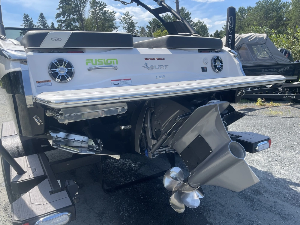 2023 Regal Ls2 Surf alt
