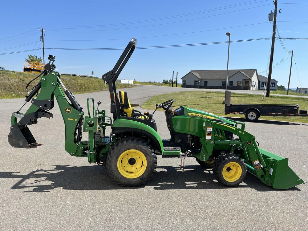 2021 John Deere 2025r alt