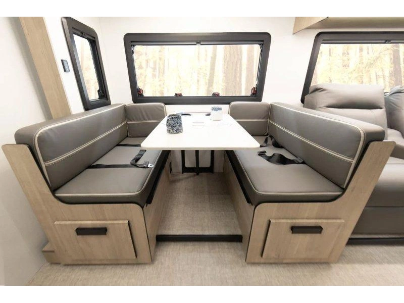 Grand Design Lineage 30dc 2027 alt