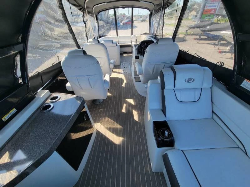 2019 Princecraft Vogue 27 Xt / Mercury 300 alt