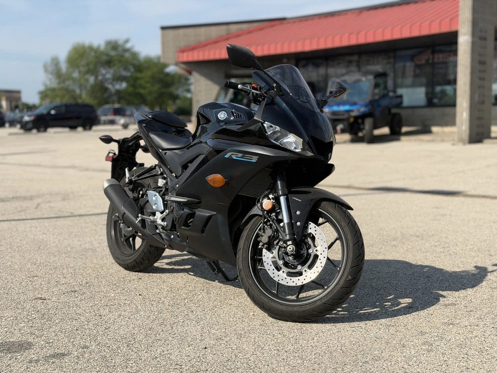 2023 Yamaha Yzf-r3 alt