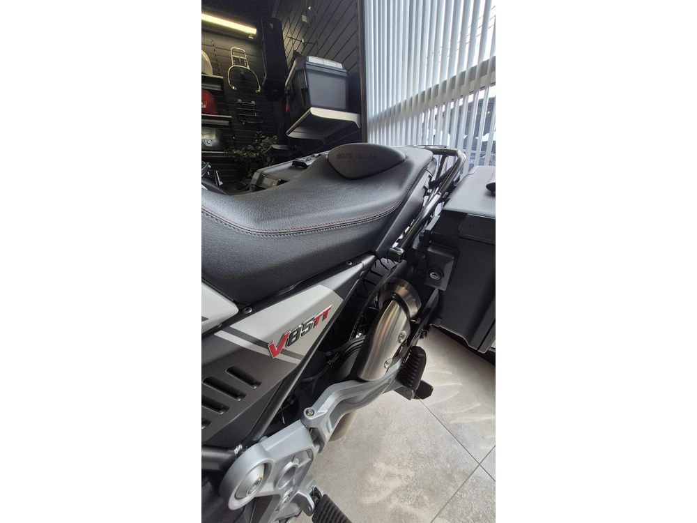 Moto Guzzi V85tt Travel 2023 alt