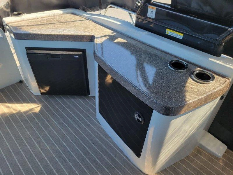 2019 Princecraft Vogue 27 Xt / Mercury 300 alt
