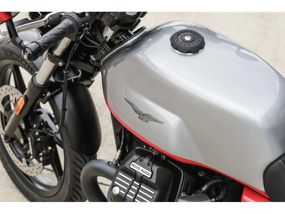 Moto Guzzi V7 Stone Corsa 2024 alt