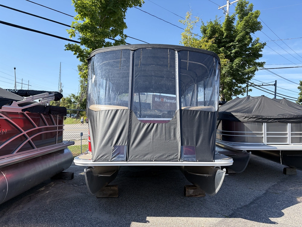Sylvan Mirage 820 Cruise 2026 alt