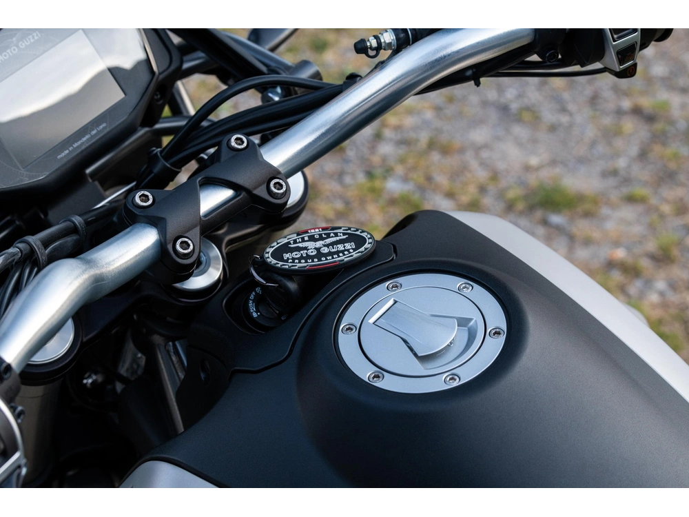 Moto Guzzi V85tt Travel 2023 alt
