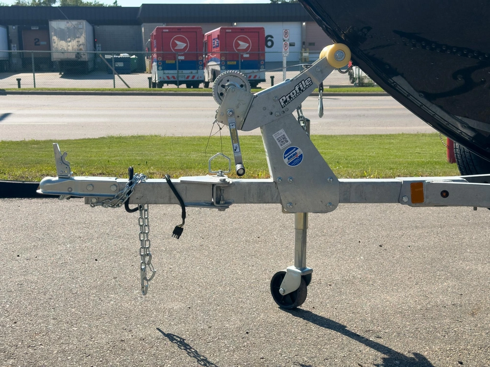 2022 Lund 1650 Angler alt