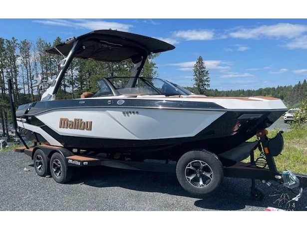 2026 Malibu 21 Lx alt