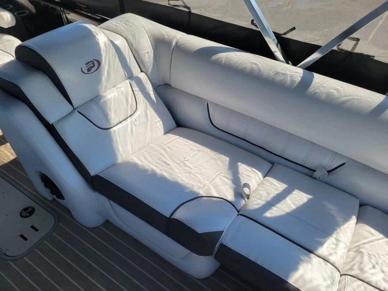 2019 Princecraft Vogue 27 Xt / Mercury 300 alt