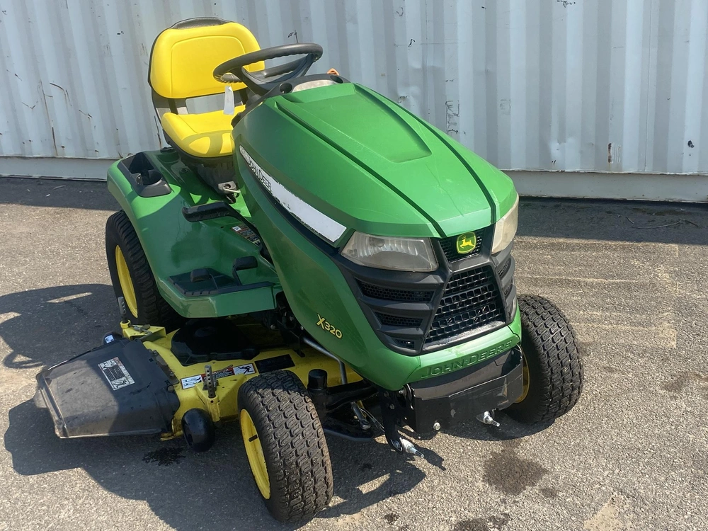 2014 John Deere X320 alt