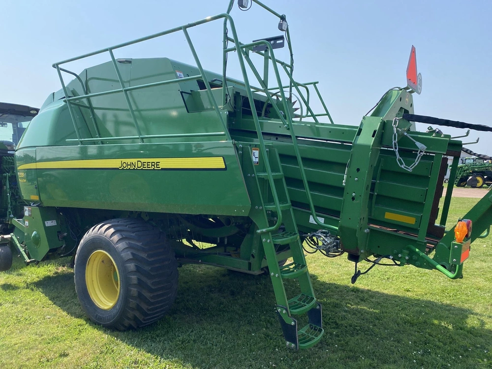 2021 John Deere L331 alt