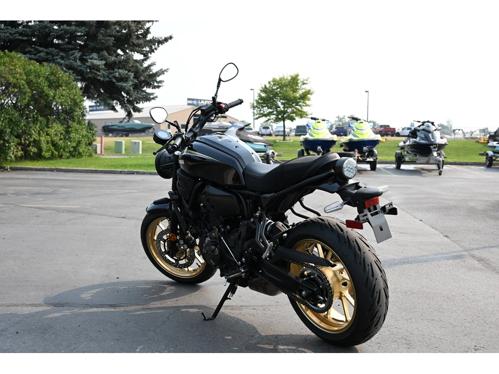 2026 Yamaha Xsr700 alt