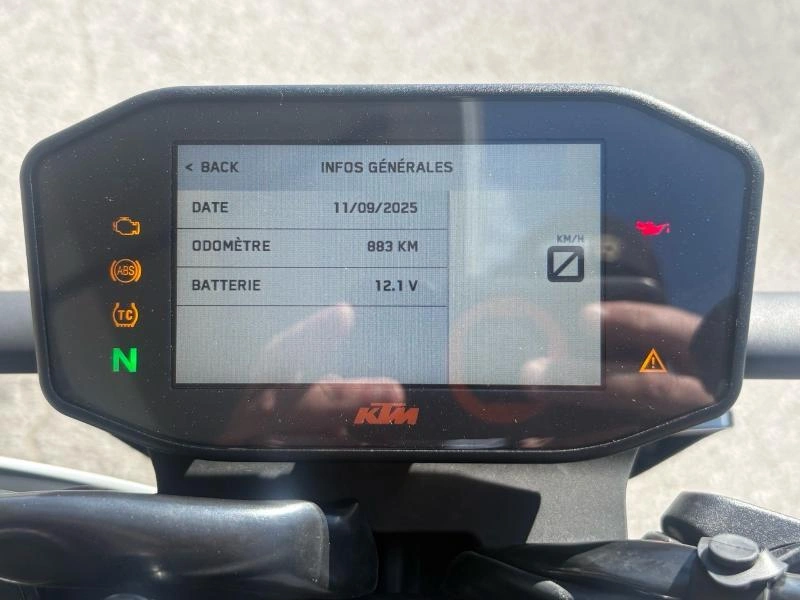 Ktm 890 Duke R 2021 alt