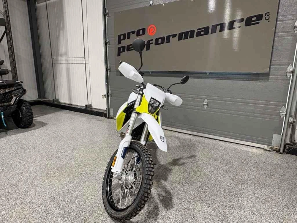 Husqvarna 701 Enduro 2027 alt