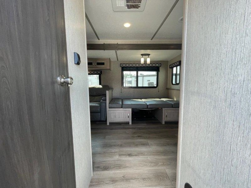 Coachmen Freedom Express 259fkds 2021 alt