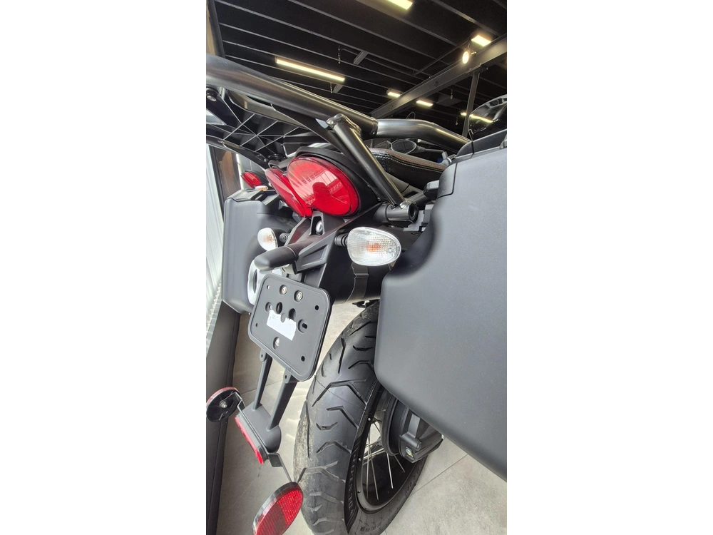 Moto Guzzi V85tt Travel 2023 alt