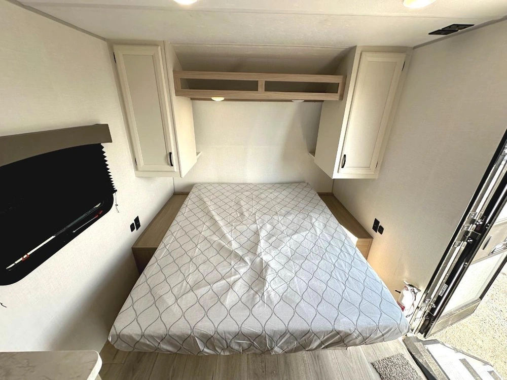 2027 Coachmen Clipper 17fq alt