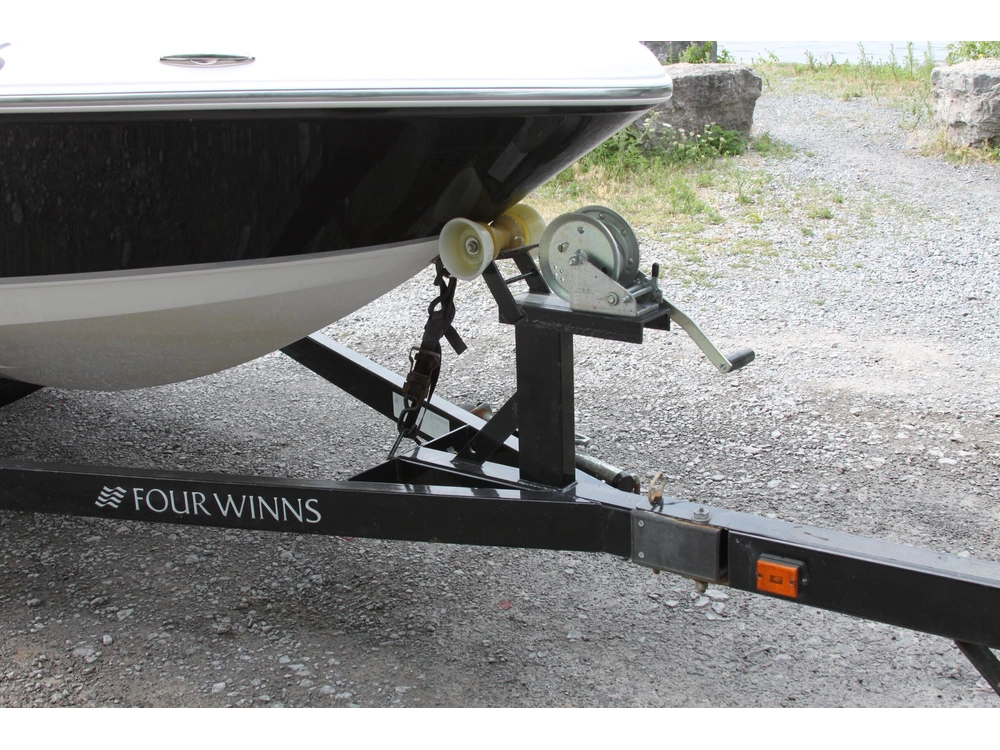 2011 Four Winns H180 alt
